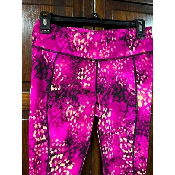 Betsy Johnson hot pink performance cropped activewear pants size medium - Picture 6 of 12